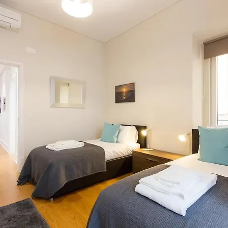 Vibrant Heart Of The 2br شقة