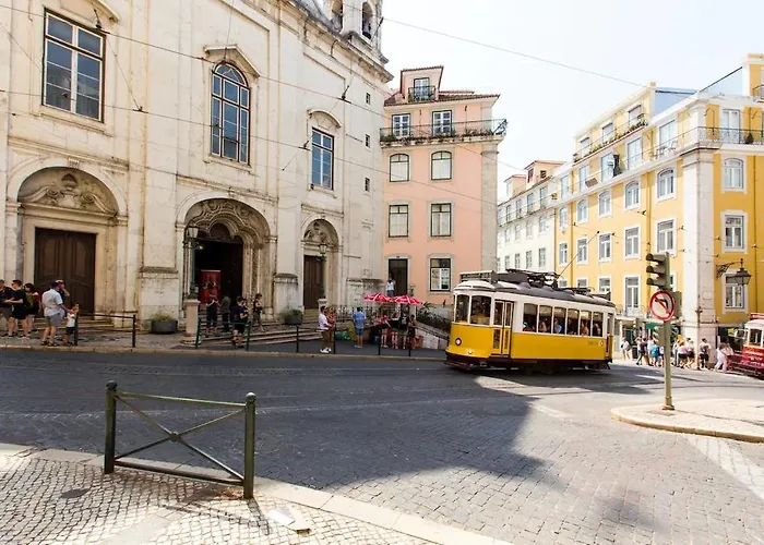 Vibrant Heart Of The 2br Appartement Lissabon